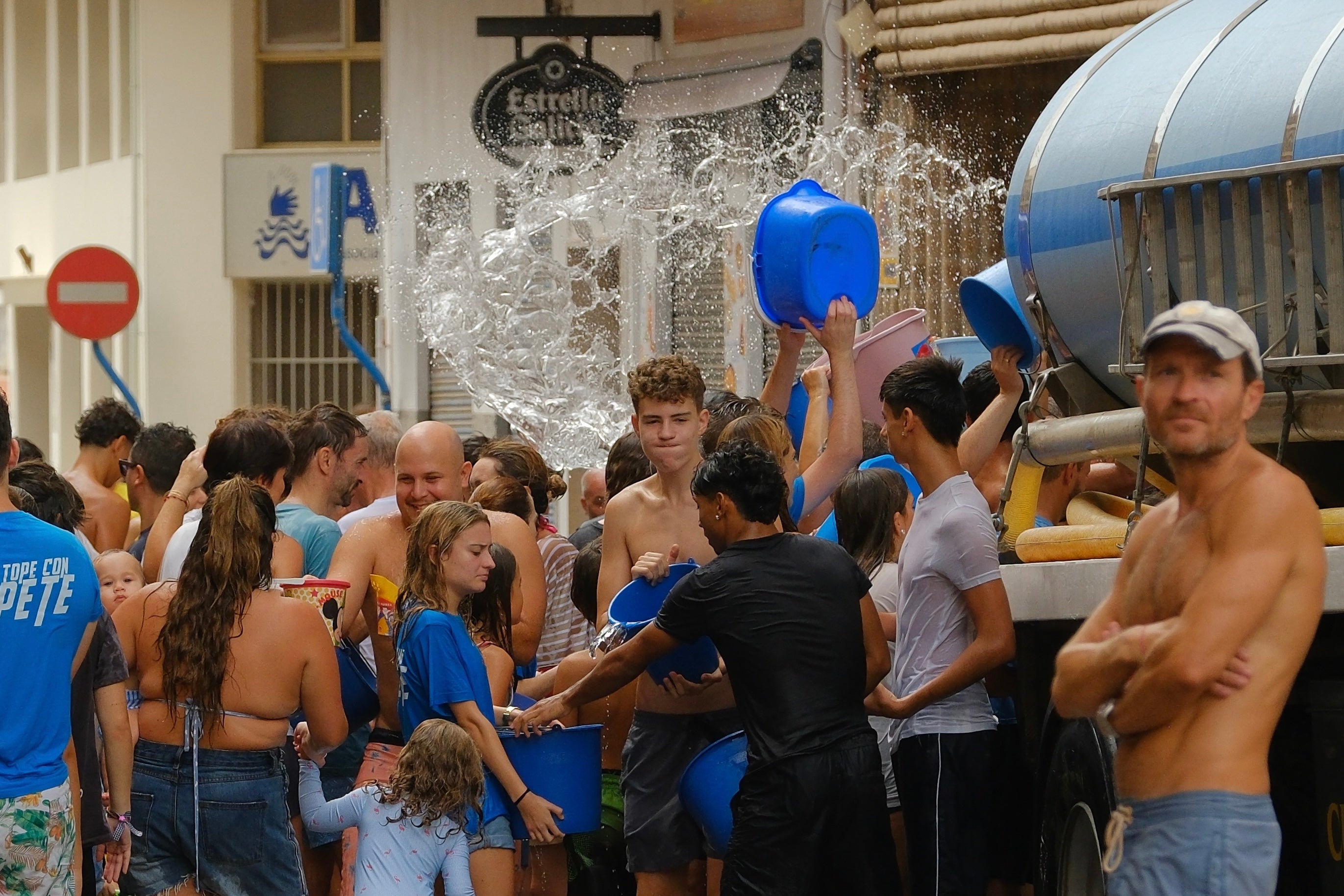 Diversión a cubazos en el Raval Roig