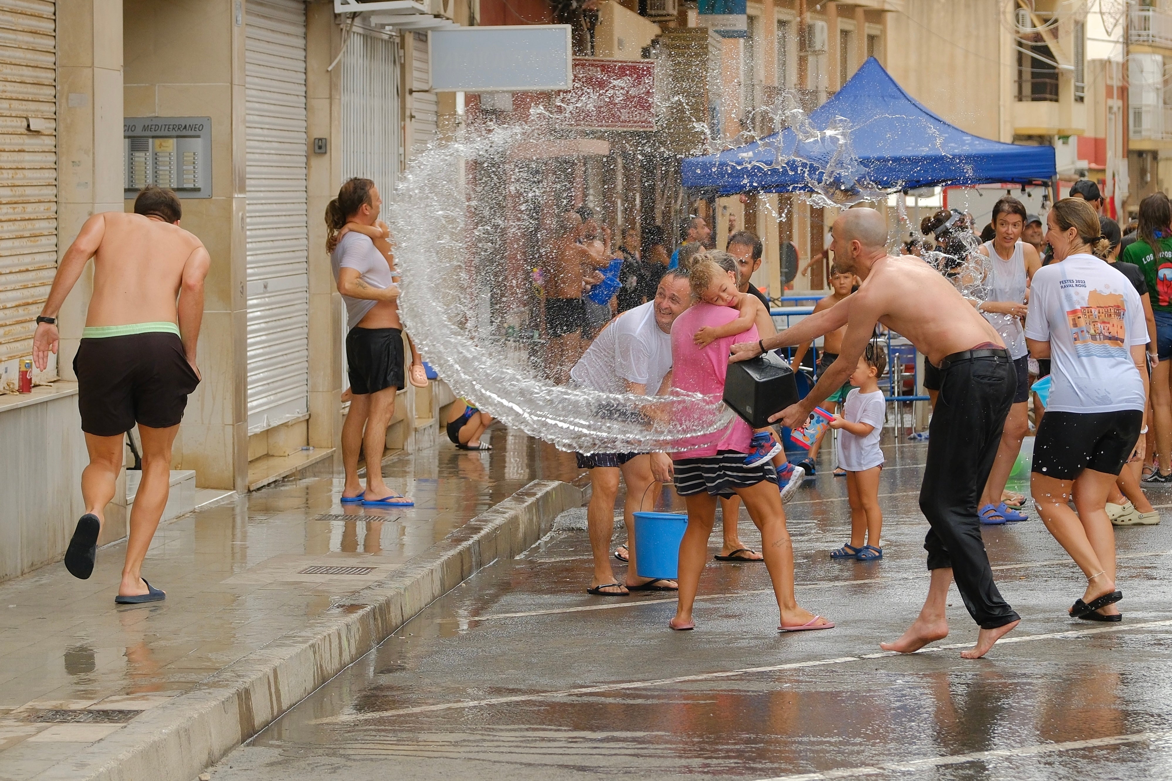 Diversión a cubazos en el Raval Roig