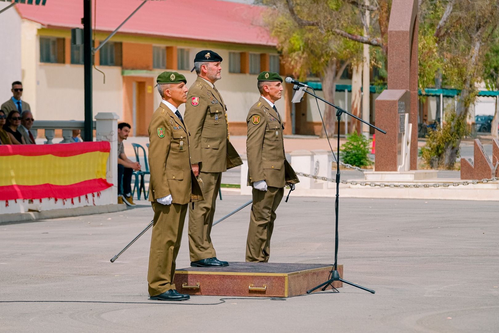 La toma de mando del nuevo líder del MOE, en imágenes