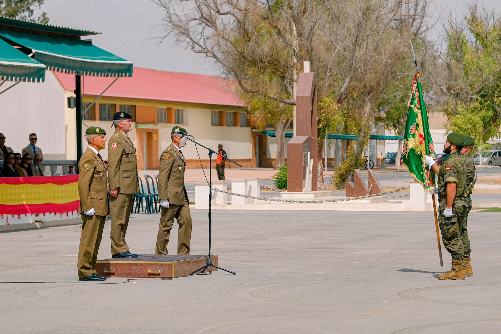 La toma de mando del nuevo líder del MOE, en imágenes