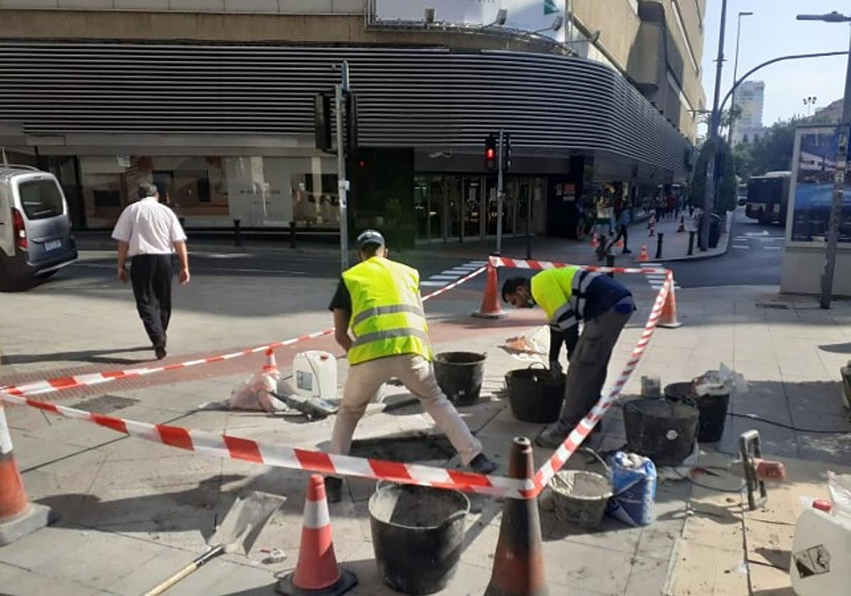 Trabajos de reparación de aceras.