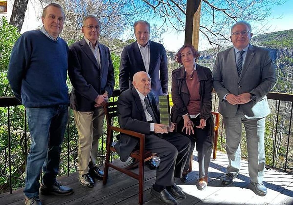 Gustavo Torner recibe el primer premio Eusebio Sempere.