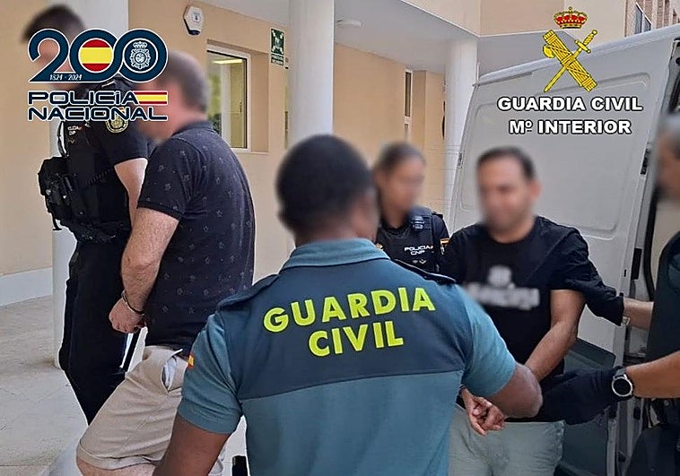 Detención de uno de los integrantes.