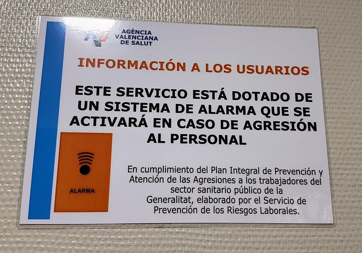 Cartel contra las agresiones a sanitarios.