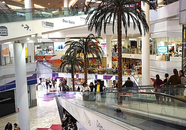 Interior del centro comercial Gran Vía de Alicante.