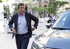 Mazón, durante una visita a las víctimas de la dana.