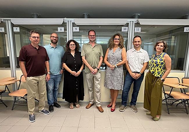 Molina e Iliescu en el centro de la imagen junto al resto de investigadores de Mextres.