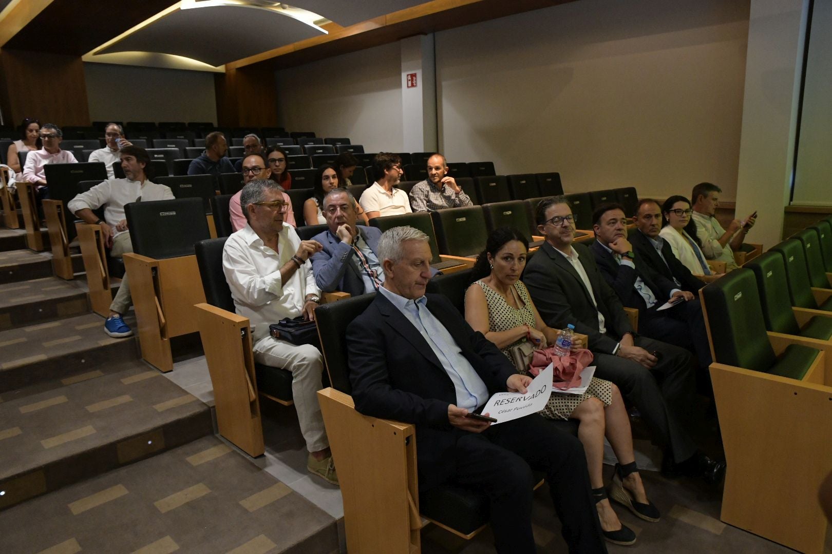 La jornada sobre absentismo laboral celebrada en Elche, en imágenes