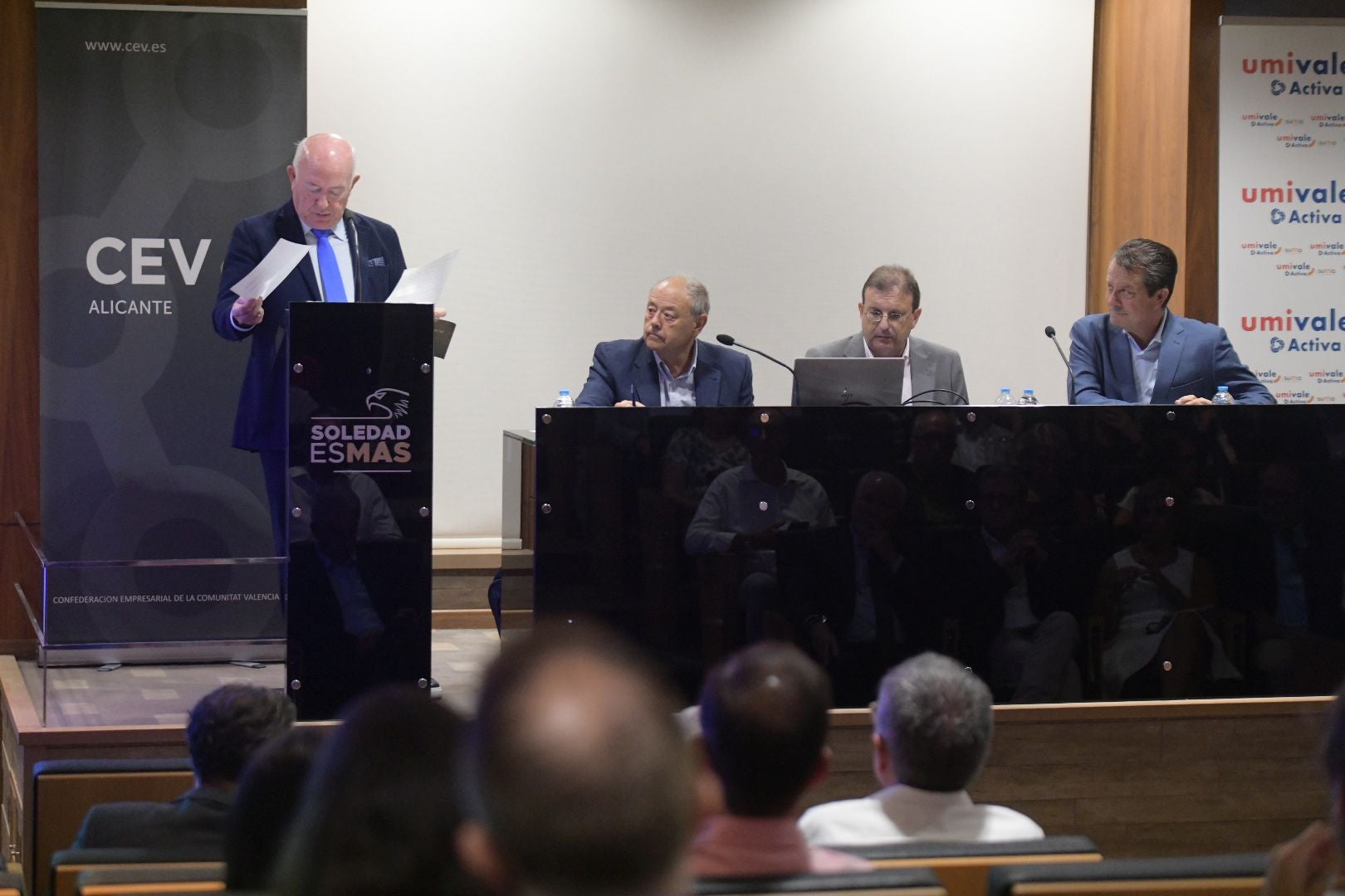 La jornada sobre absentismo laboral celebrada en Elche, en imágenes