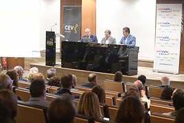 La jornada sobre absentismo laboral celebrada en Elche, en imágenes