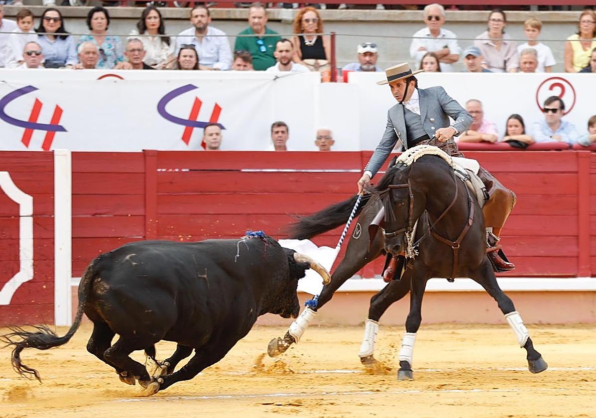 Diego Ventura en una corrida a caballo.