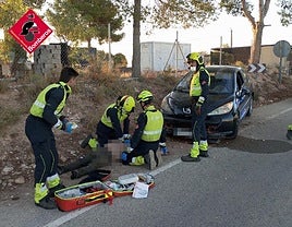 Un grupo de bomberos durante la intervención.