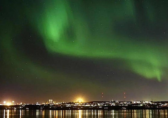 Una aurora boreal en Reikiavik.