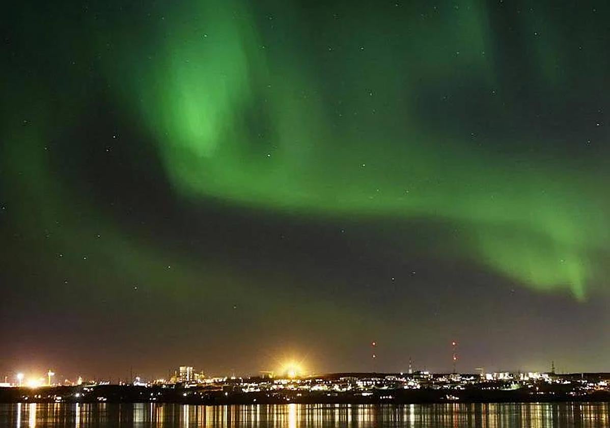 Una aurora boreal en Reikiavik.