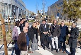 Luis Barcala y Maria Carmen de España junto a los presidentes de las EGM en una de las áreas industriales.