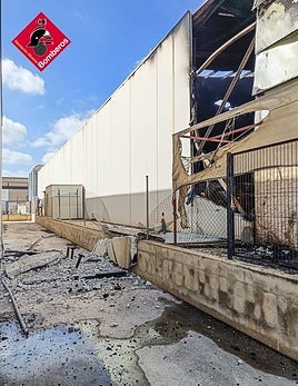 Fachada de la nave industrial.