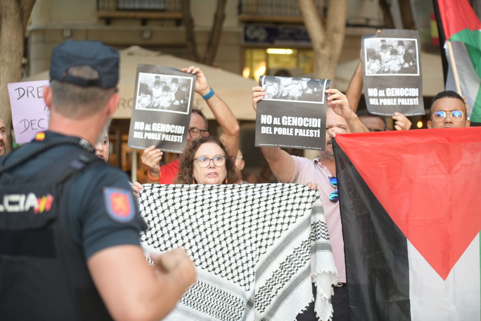 Una protesta propalestina intenta boicotear la visita de la Reina Sofía a Elche
