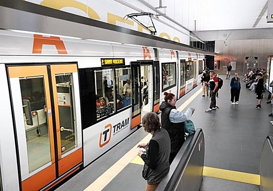 Tranvía en la estación de Luceros de Alicante.