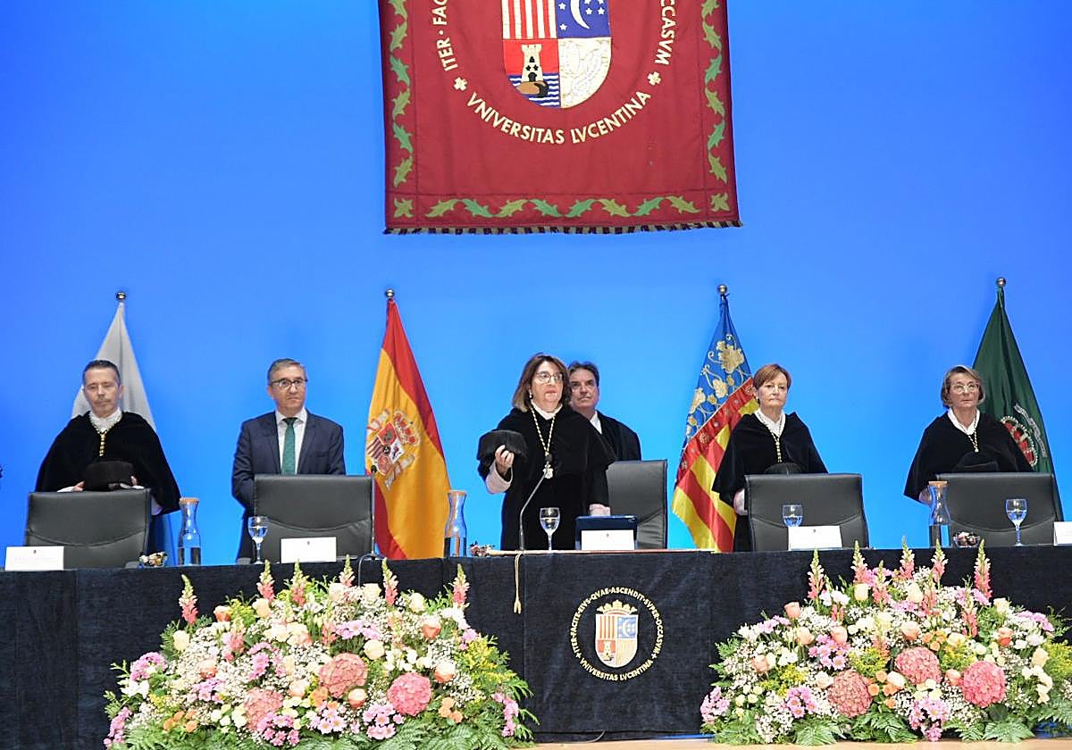 La apertura de curso en la Universidad de Alicante, foto a foto