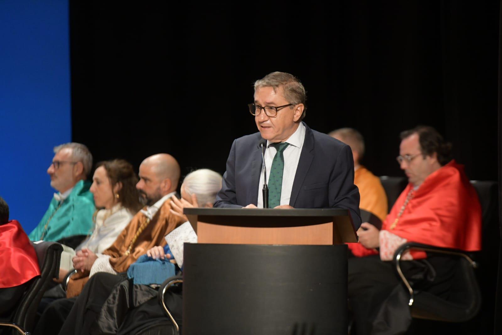 La apertura de curso en la Universidad de Alicante, foto a foto