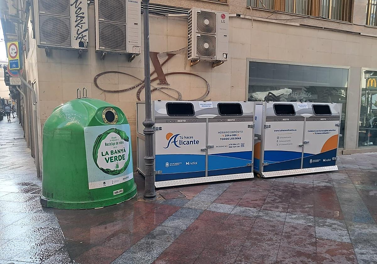 Contenedores de basura en Alicante, en imagen de archivo.