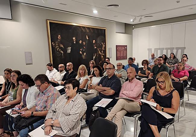 Alcaldes y concejales de distintos municipios acuden a la cita.