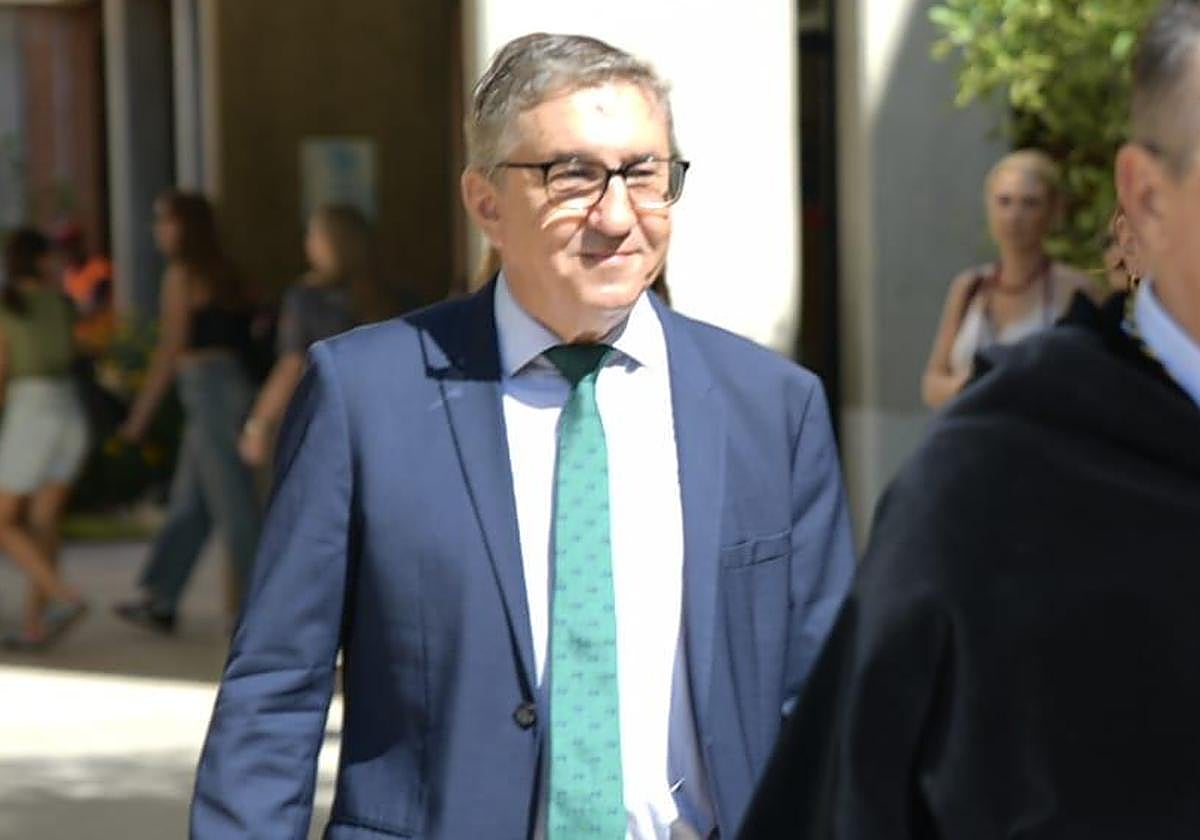 El conseller José Antonio Rovira este martes en la UA.