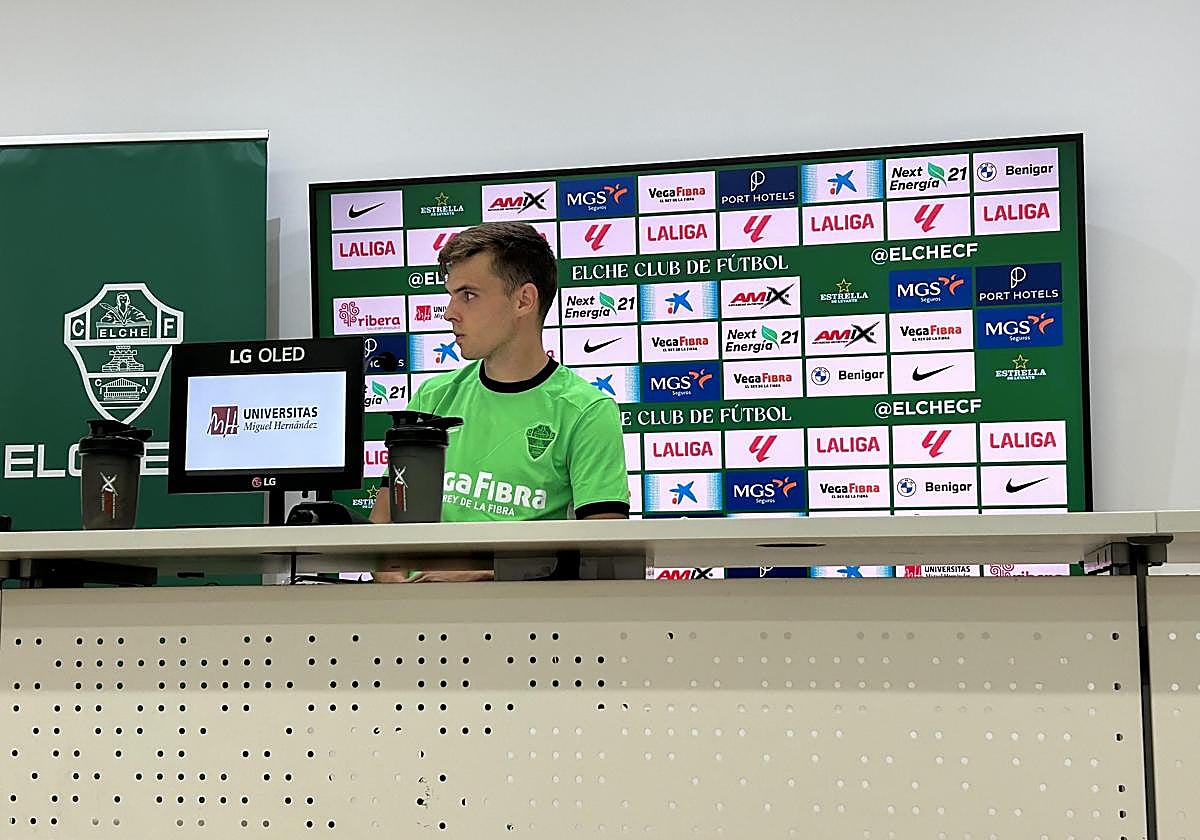 Aleix Febas atiende a los medios este miércoles en el Martínez Valero.