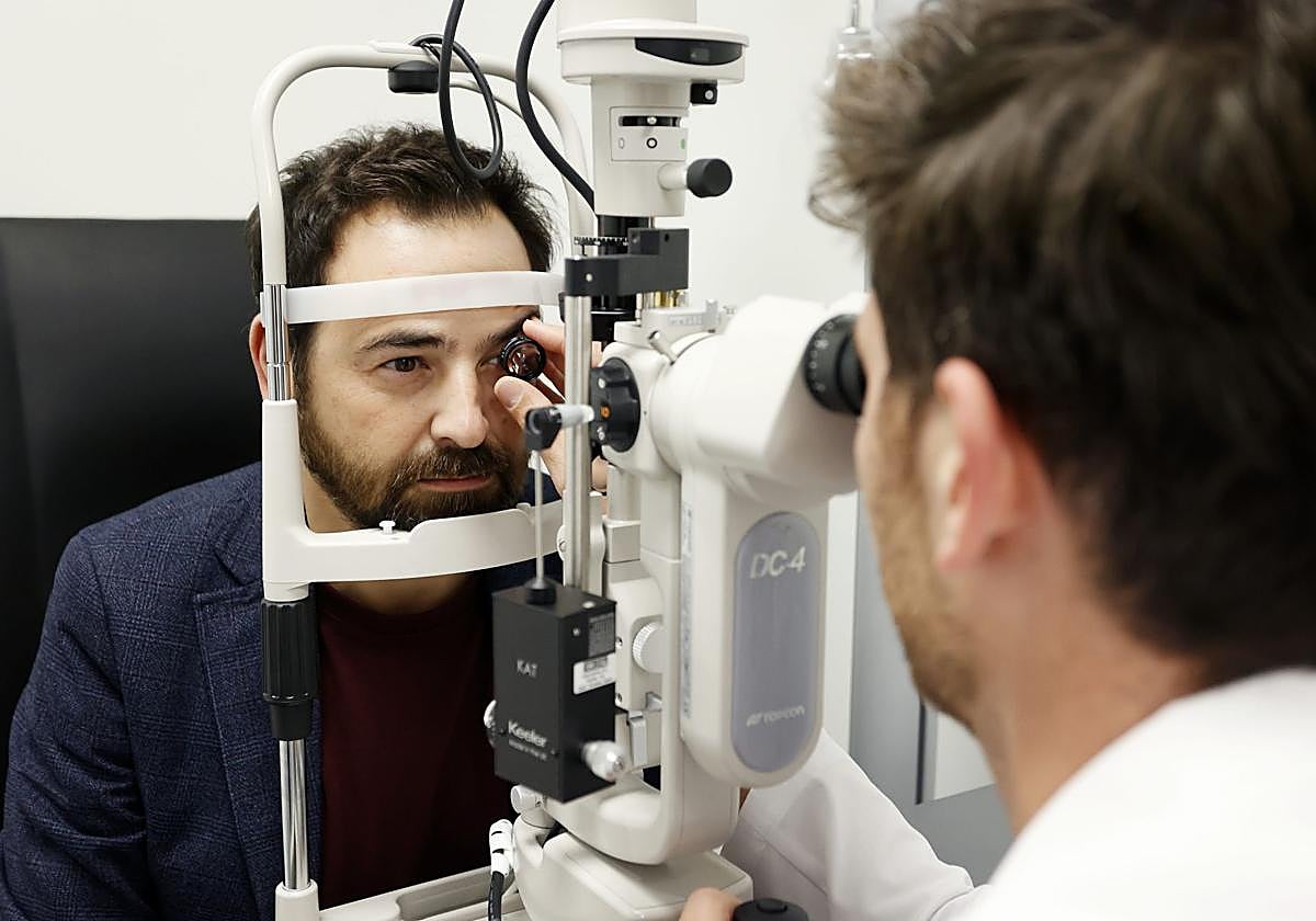 Revisión del fondo del ojo.