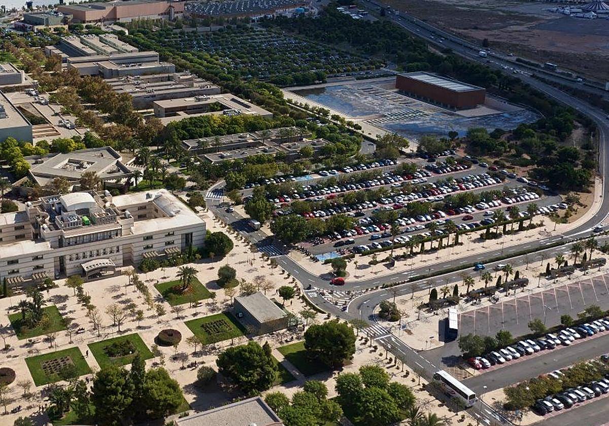 Plazas de aparcamiento en la Universidad de Alicante.