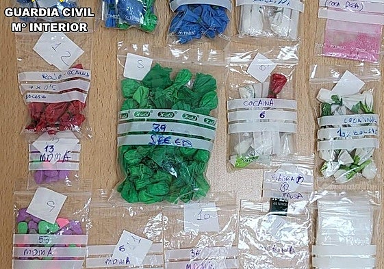 Sustancias estupefacientes incautadas en la operación.