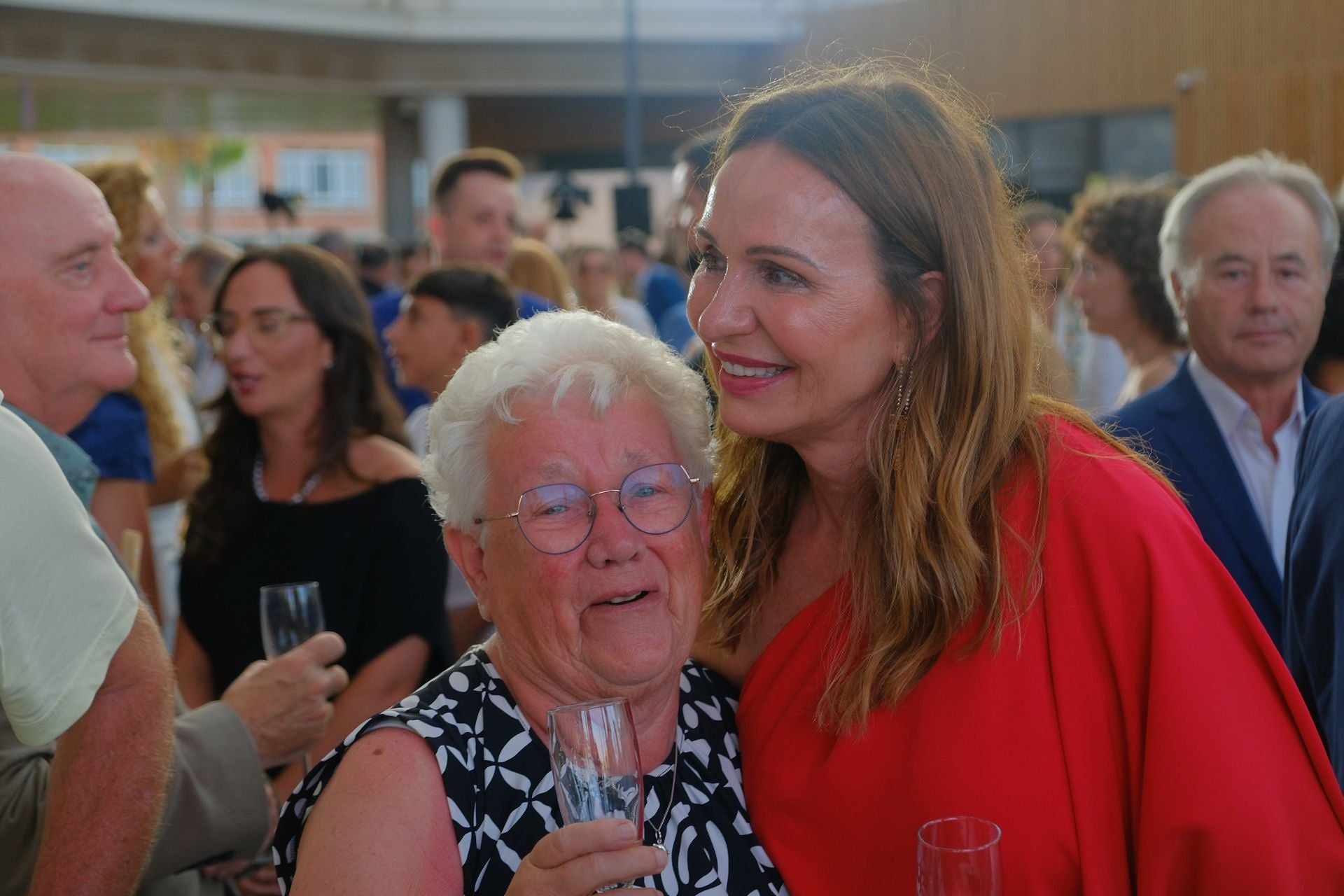 La clínica de fertilidad Tambre abre sus puertas en Alicante con una velada para recordar
