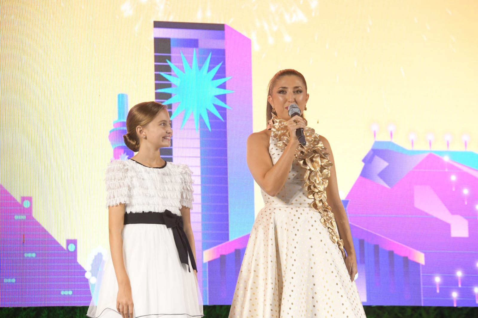 La segunda Gala de la pirotecnia de las Hogueras de Alicante, en imágenes