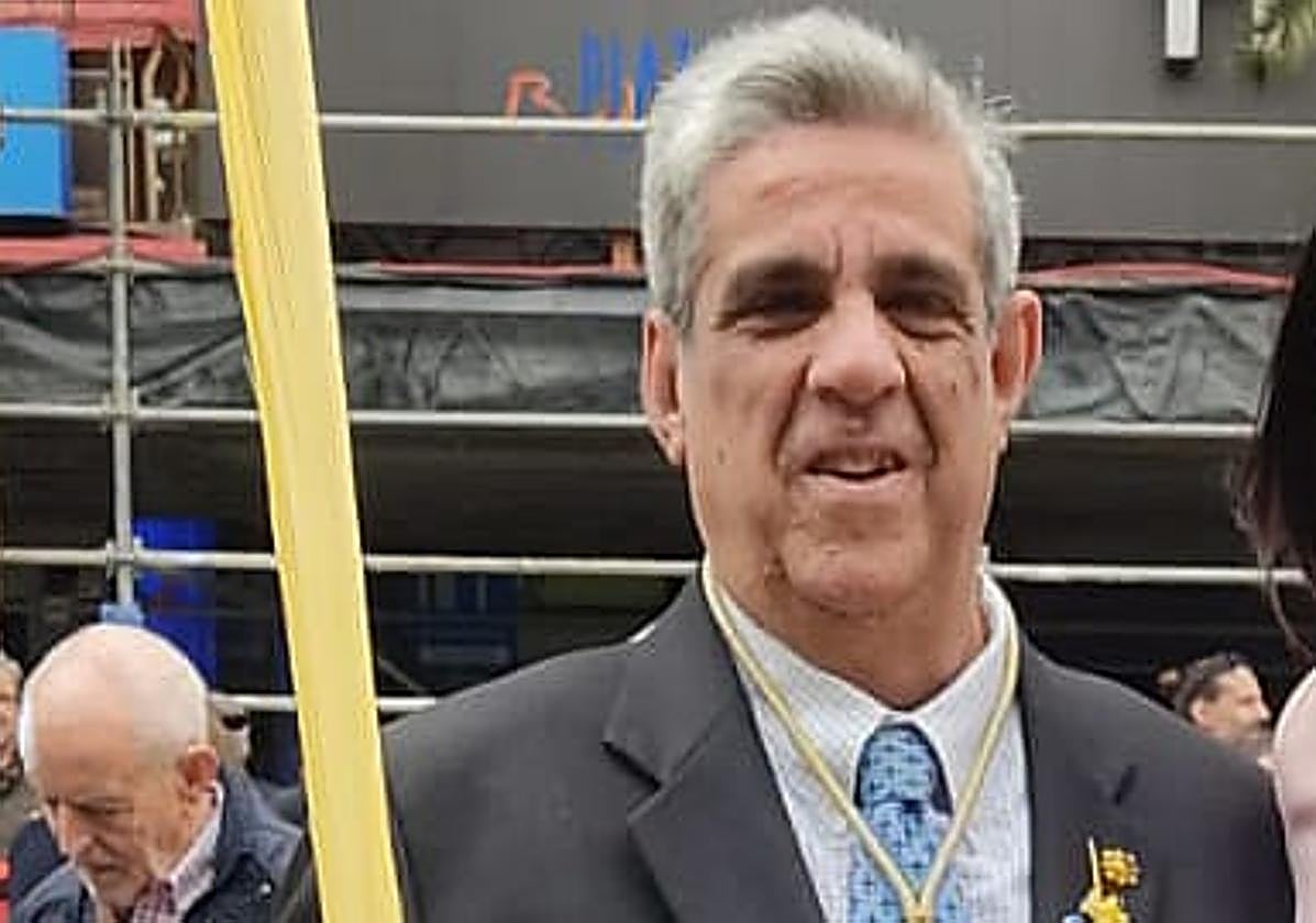 Francisco Cerezo, durante una procesión.