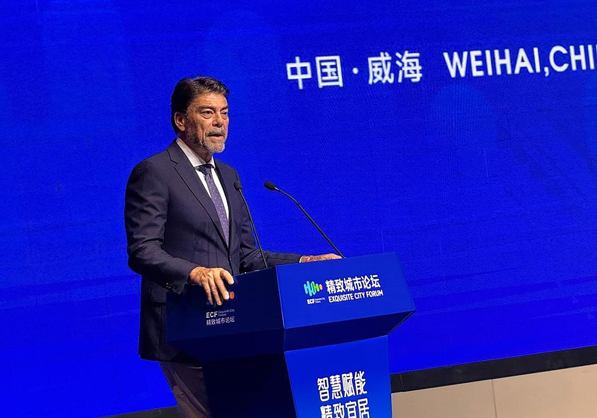 El alcalde Luis Barcala durante el Foro Internacional de Ciudades de Weihai.