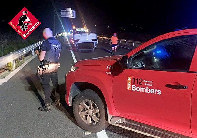 Otro vehículo del accidente, dado la vuelta por completo.