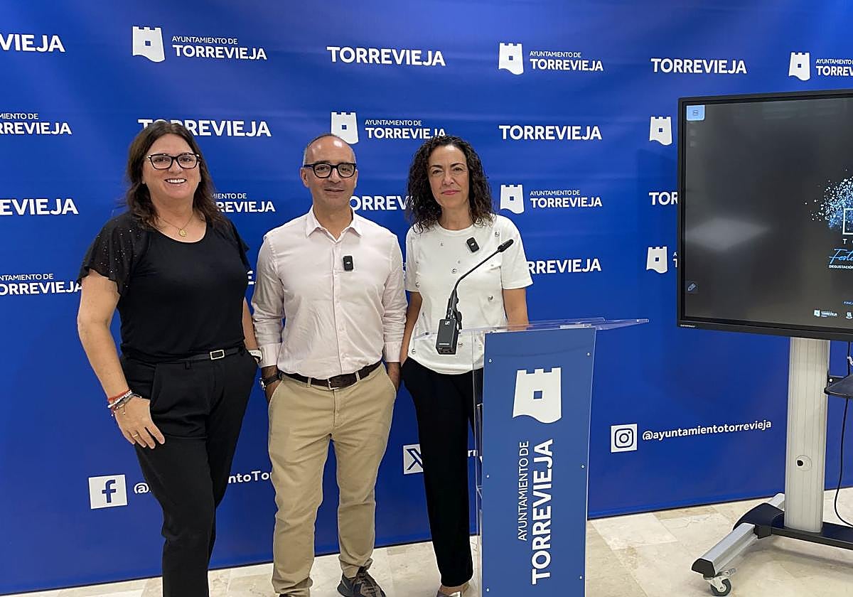 Autoridades en la presentación del festival gastronómico.