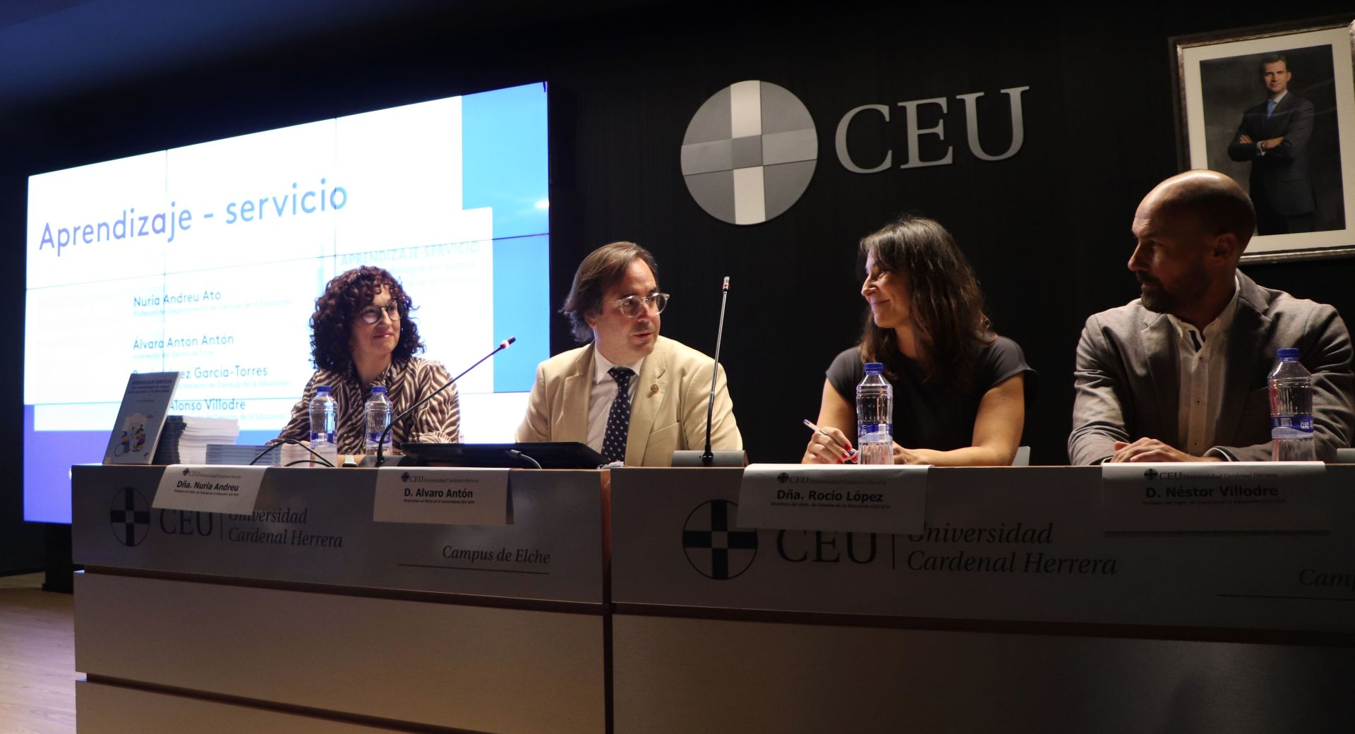 Autoridades y autores presentan el libro en la sede del Elche.