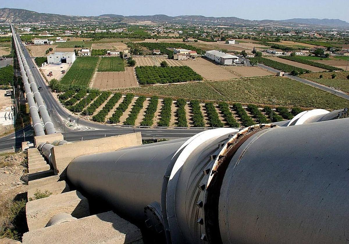 Acueducto que se realizó para el trasvase del río Tajo al río Segura.
