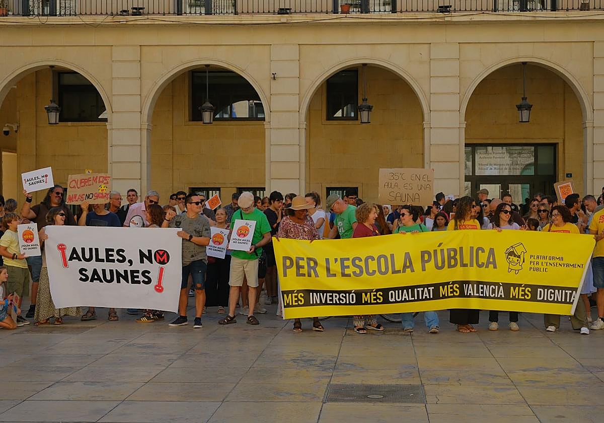 Protestas contra el calor en las aulas de Alicante