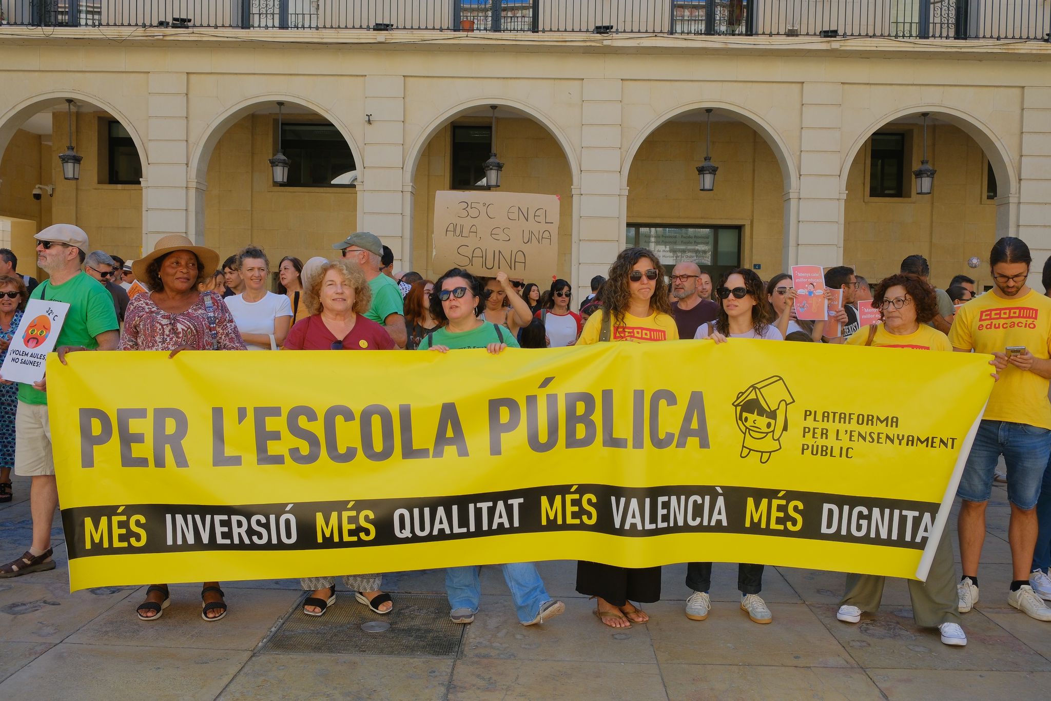 Protestas contra el calor en las aulas de Alicante