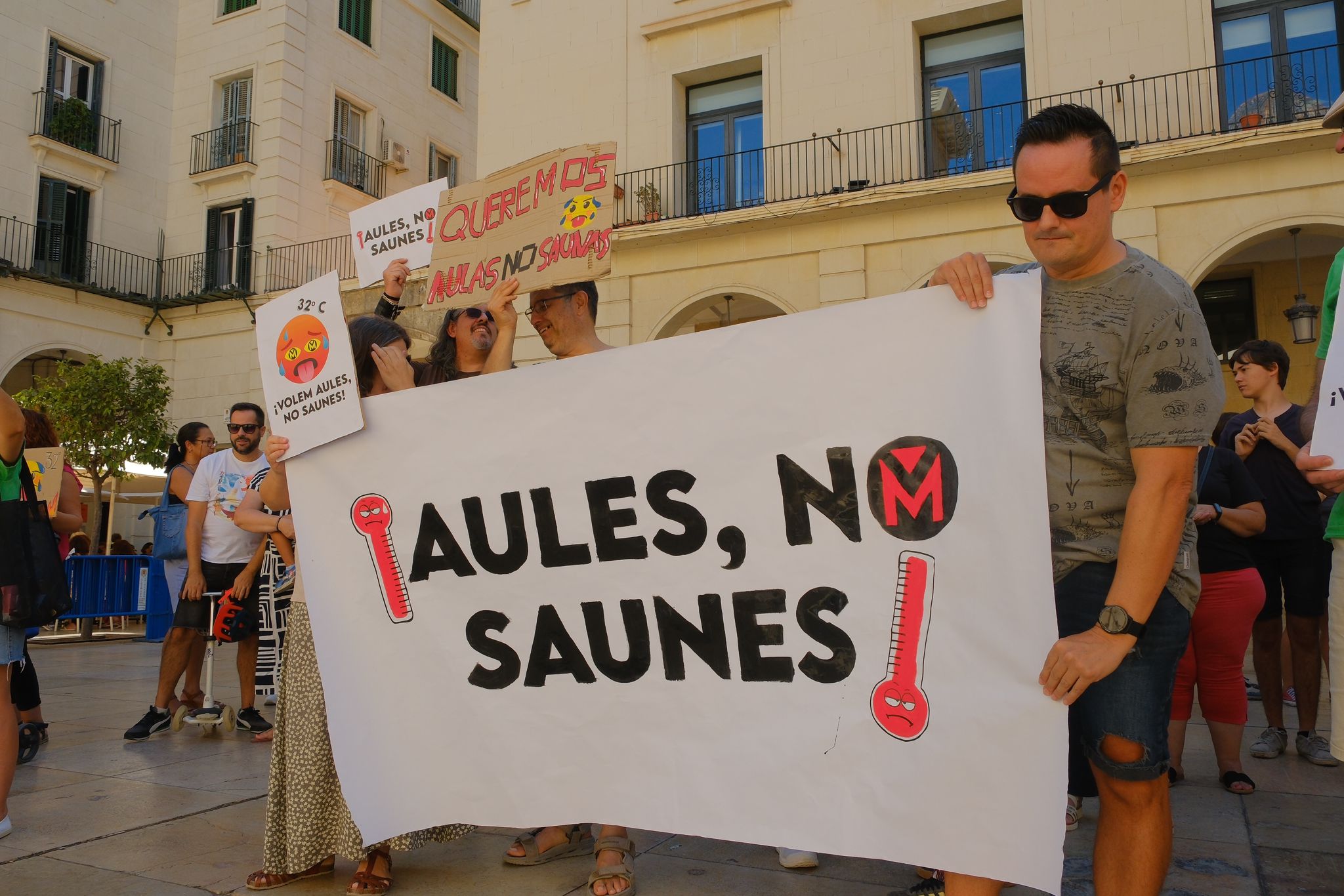 Protestas contra el calor en las aulas de Alicante