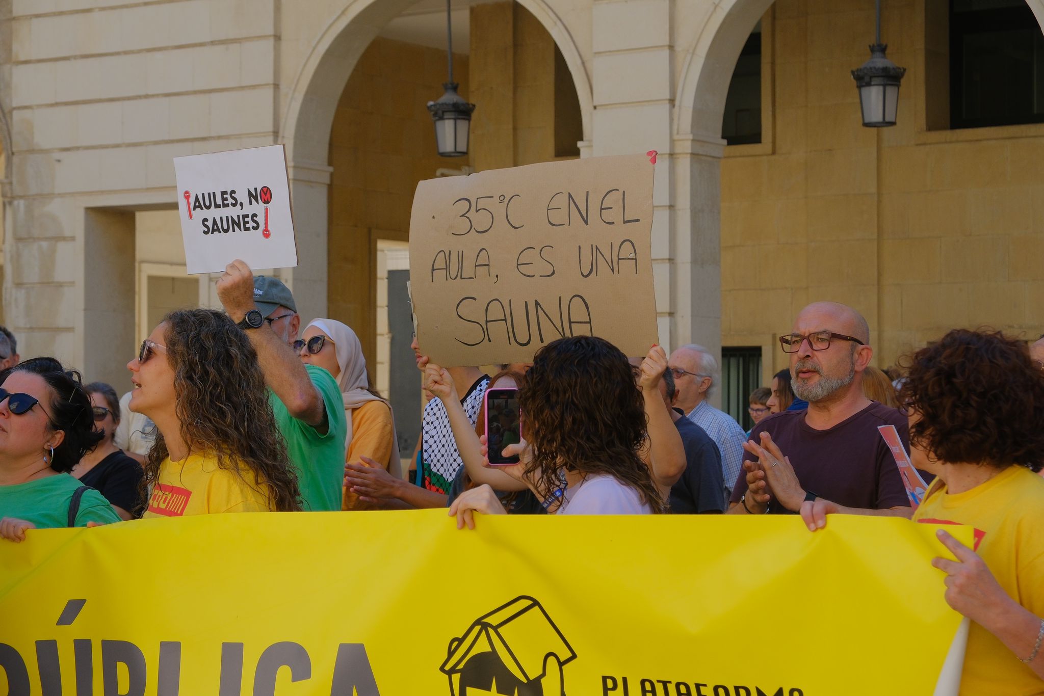 Protestas contra el calor en las aulas de Alicante
