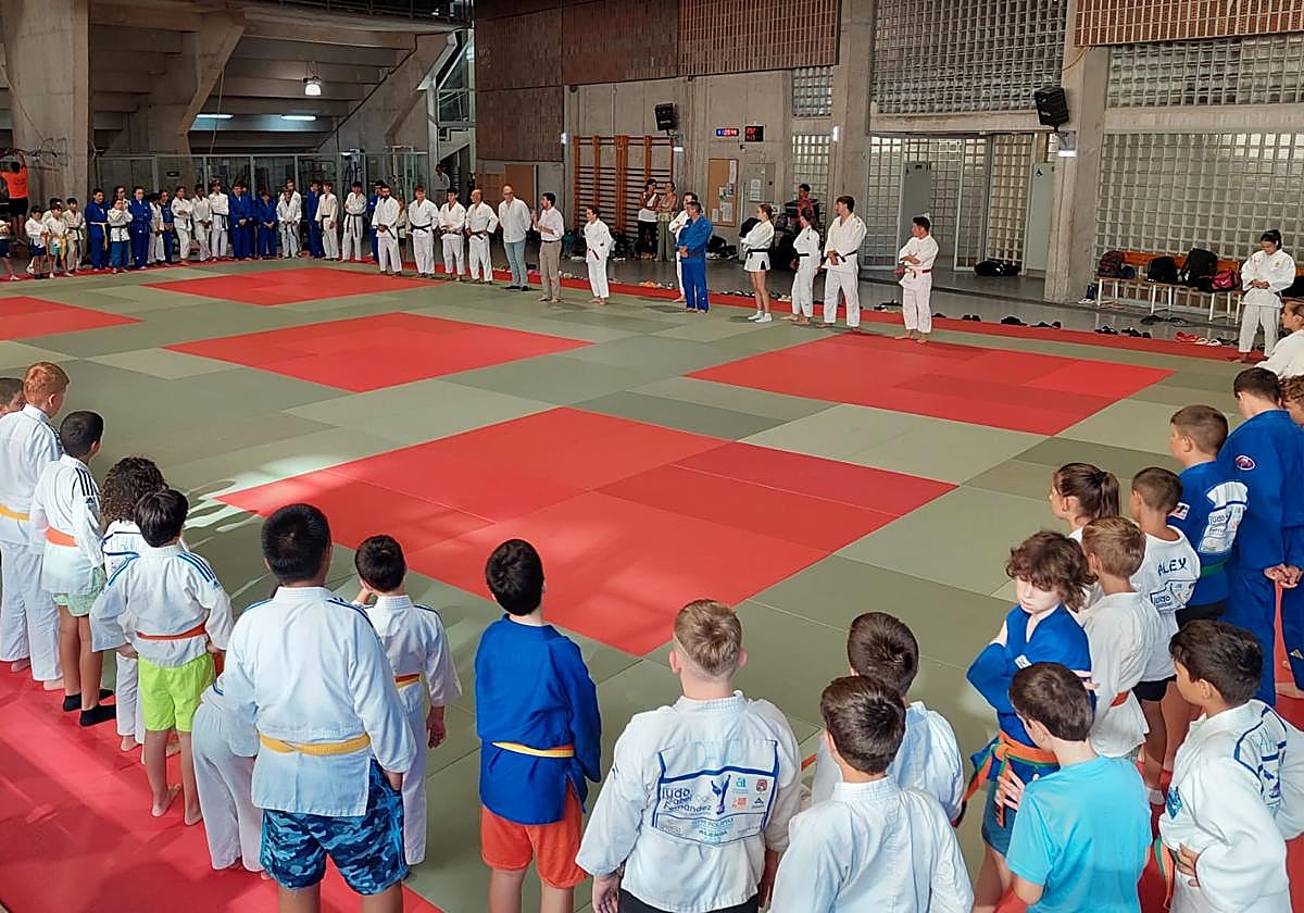 Menores de equipos de judo en el Centro de Tecnificación.
