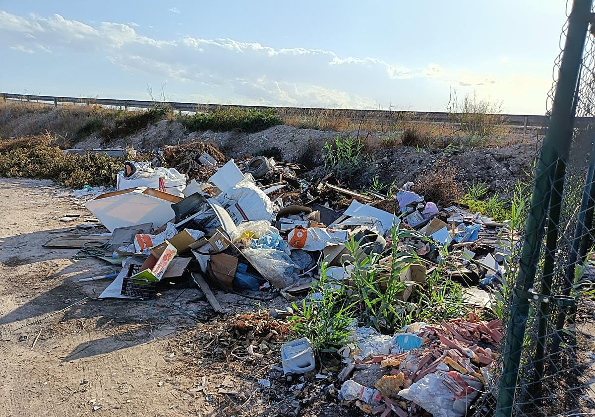 Escombrera ilegal, en imagen de archivo.