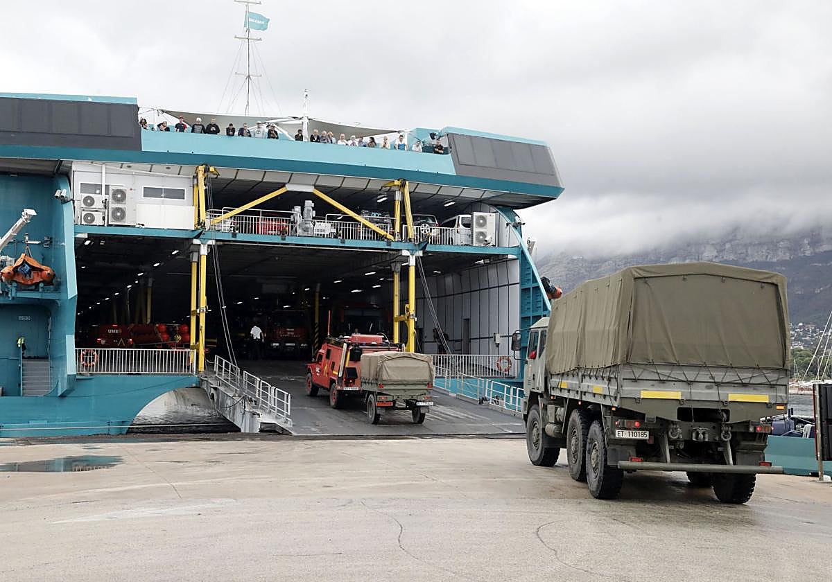 La UME embarca en el norte de Alicante rumbo a Ibiza para afrontar las graves inundaciones
