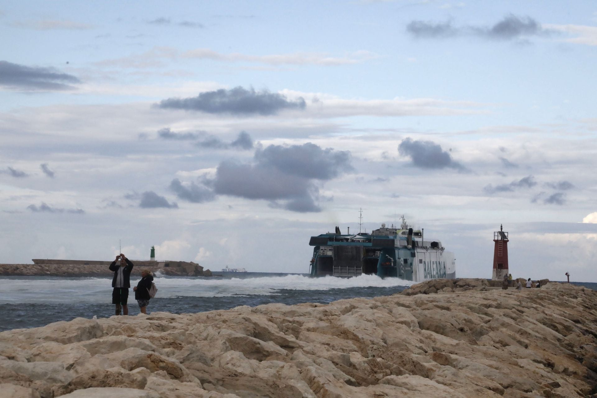 La UME embarca en el norte de Alicante rumbo a Ibiza para afrontar las graves inundaciones