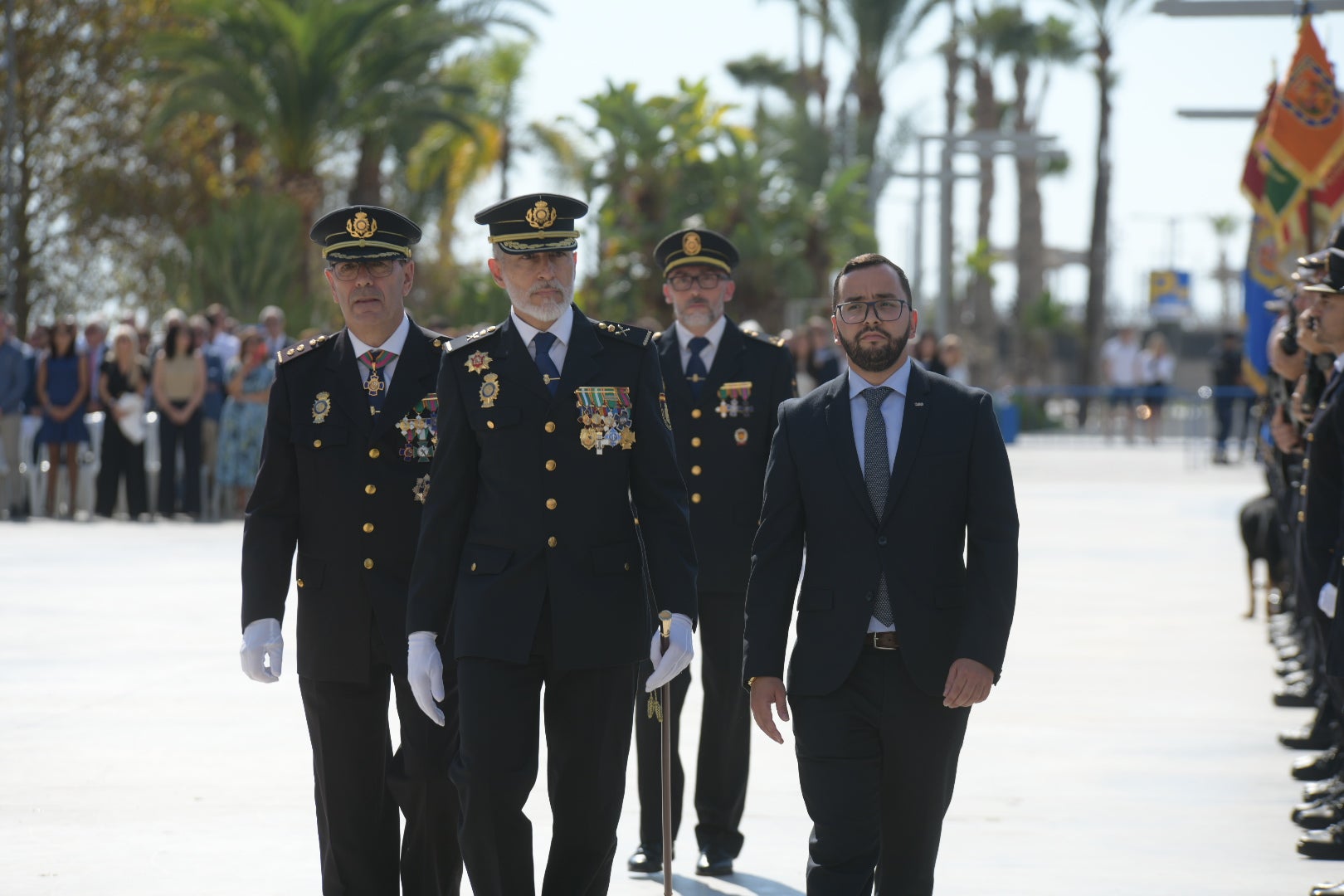 Orgullo azul en Alicante con el homenaje de la Policía Nacional a su patrón, los Santos Ángeles Custodios