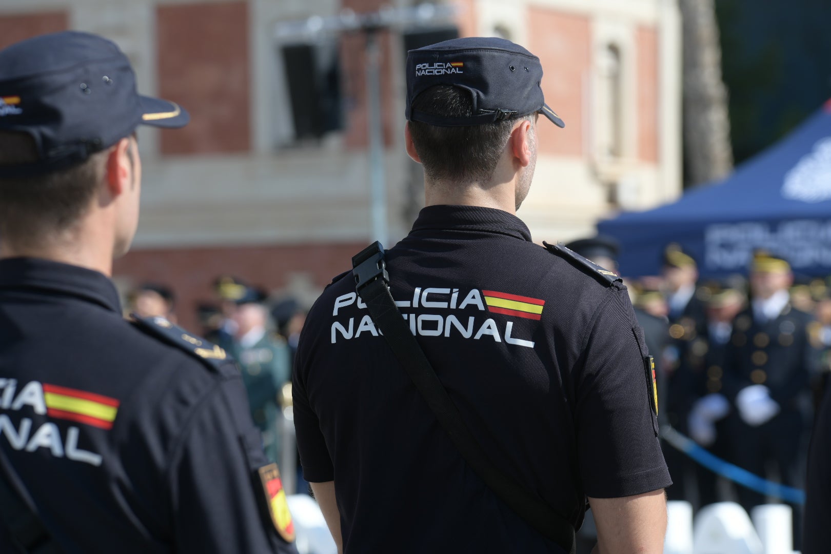 Orgullo azul en Alicante con el homenaje de la Policía Nacional a su patrón, los Santos Ángeles Custodios