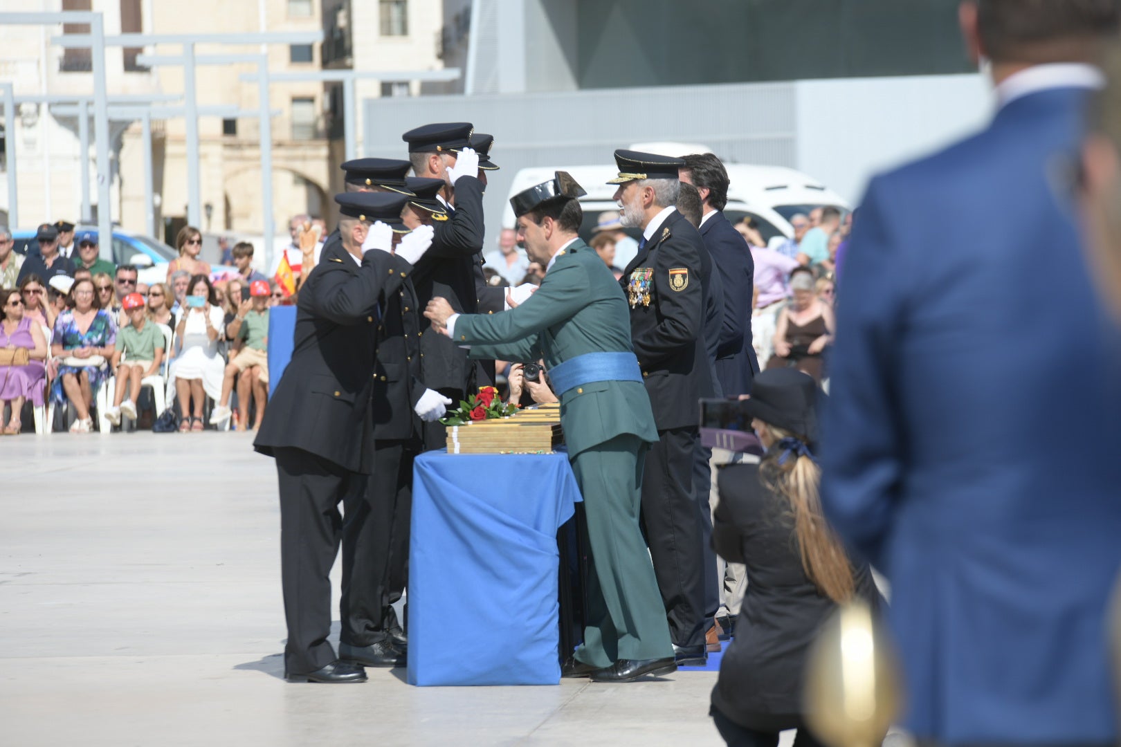 Orgullo azul en Alicante con el homenaje de la Policía Nacional a su patrón, los Santos Ángeles Custodios